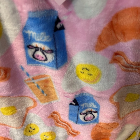 Betsey Johnson Cozy Blanket- Pink and Orange Breakfast Delight - Picture 4 of 5